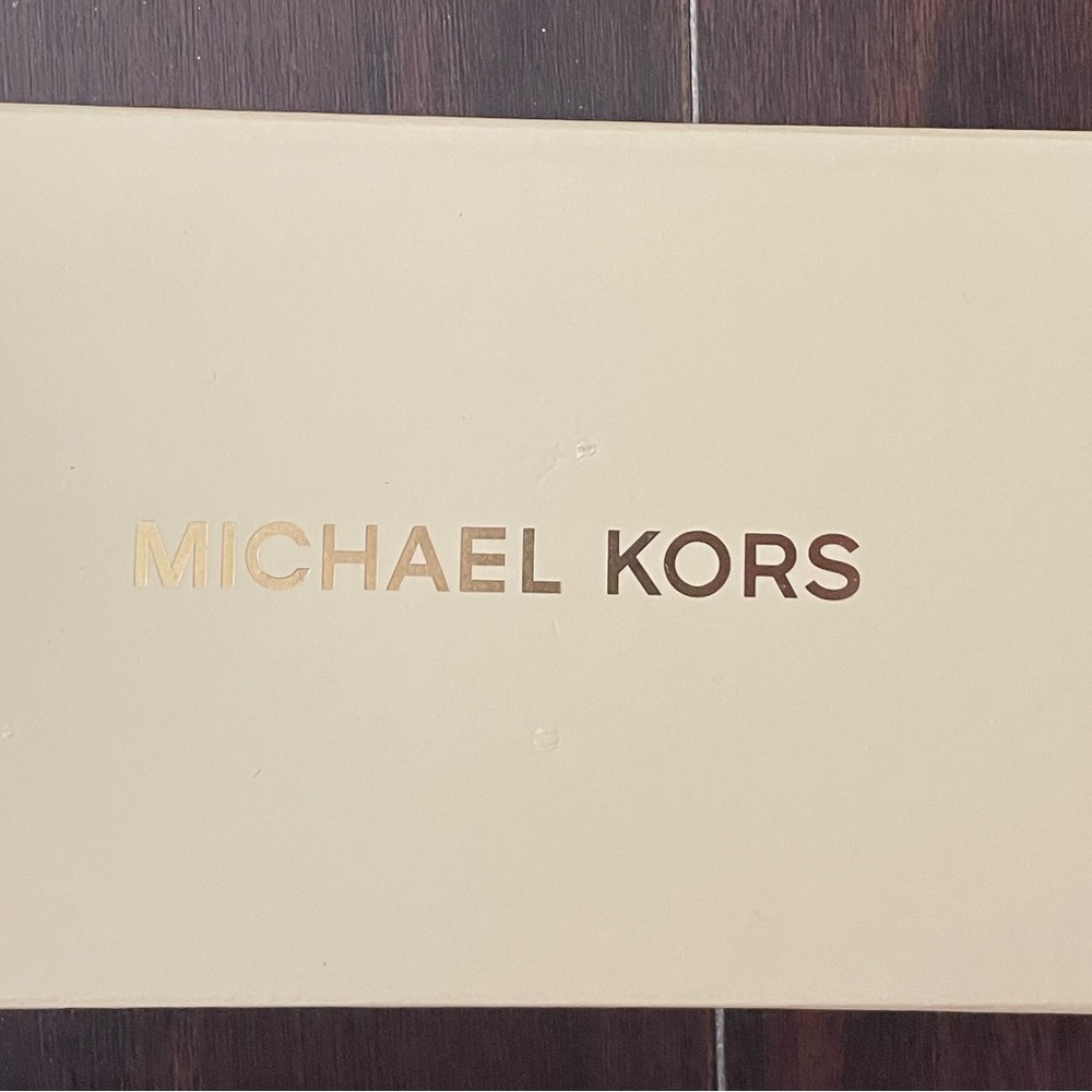 Michael Kors wristlet - Picture 3 of 5